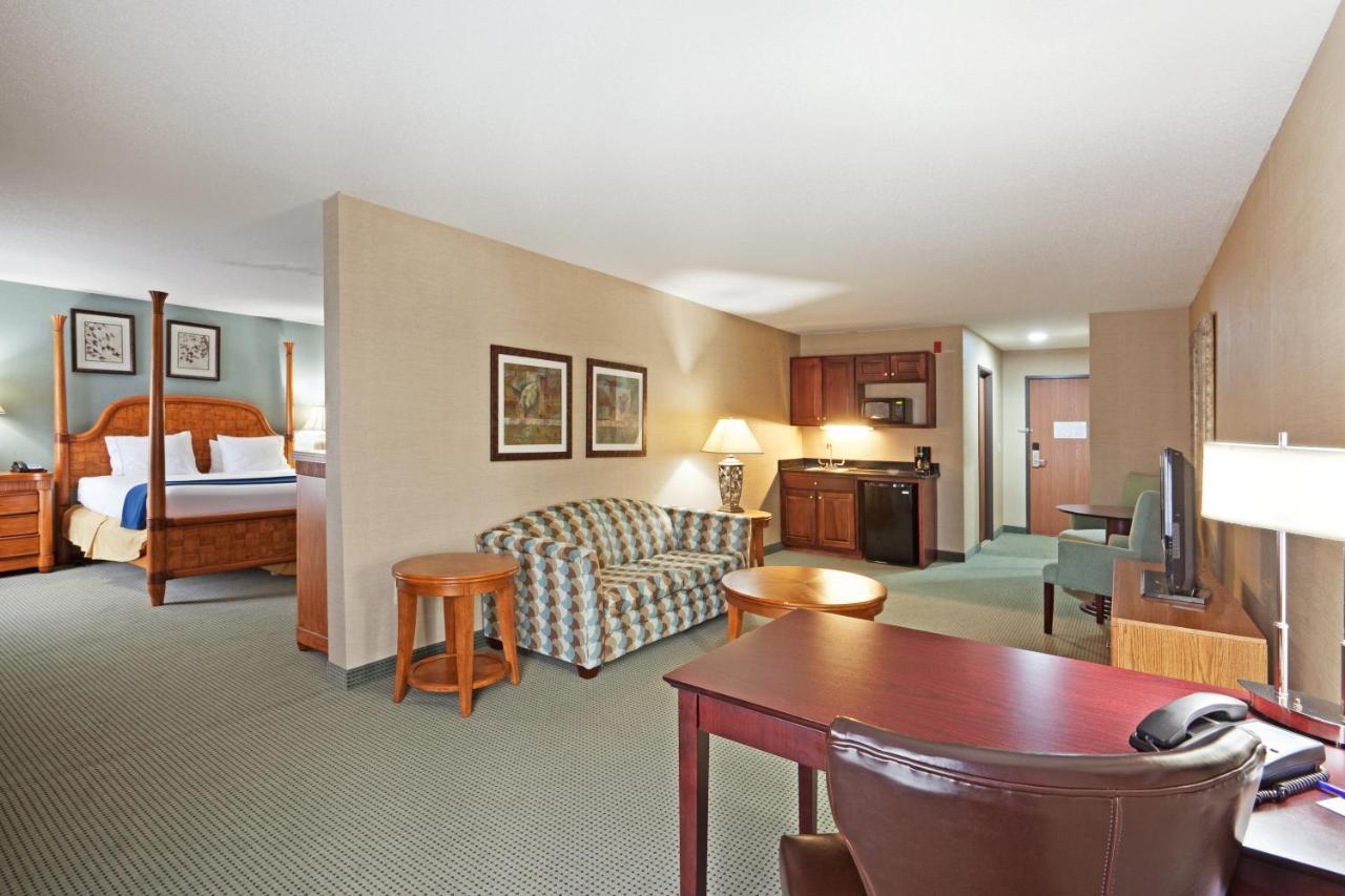 Holiday Inn Express And Suites Meriden, An Ihg Hotel Extérieur photo